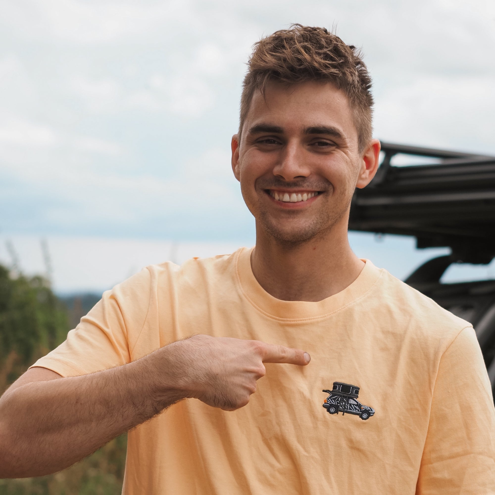 BOXIO x kommando.frei I T-shirt con ricamo