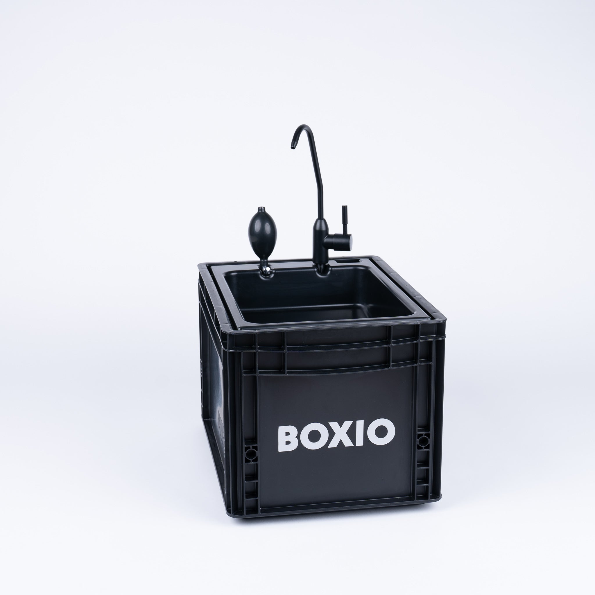 BOXIO - SANITARIO: Set completo di wc con deviazione dell'urina, lavabo mobile e accessori.